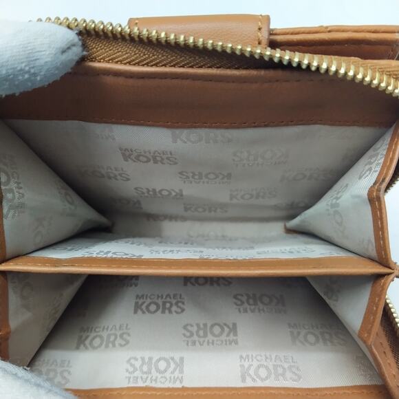 Michael Kors Brown Leather Quilted Zip Around Credit Card Bifold Square Wallet - Picture 14 of 16